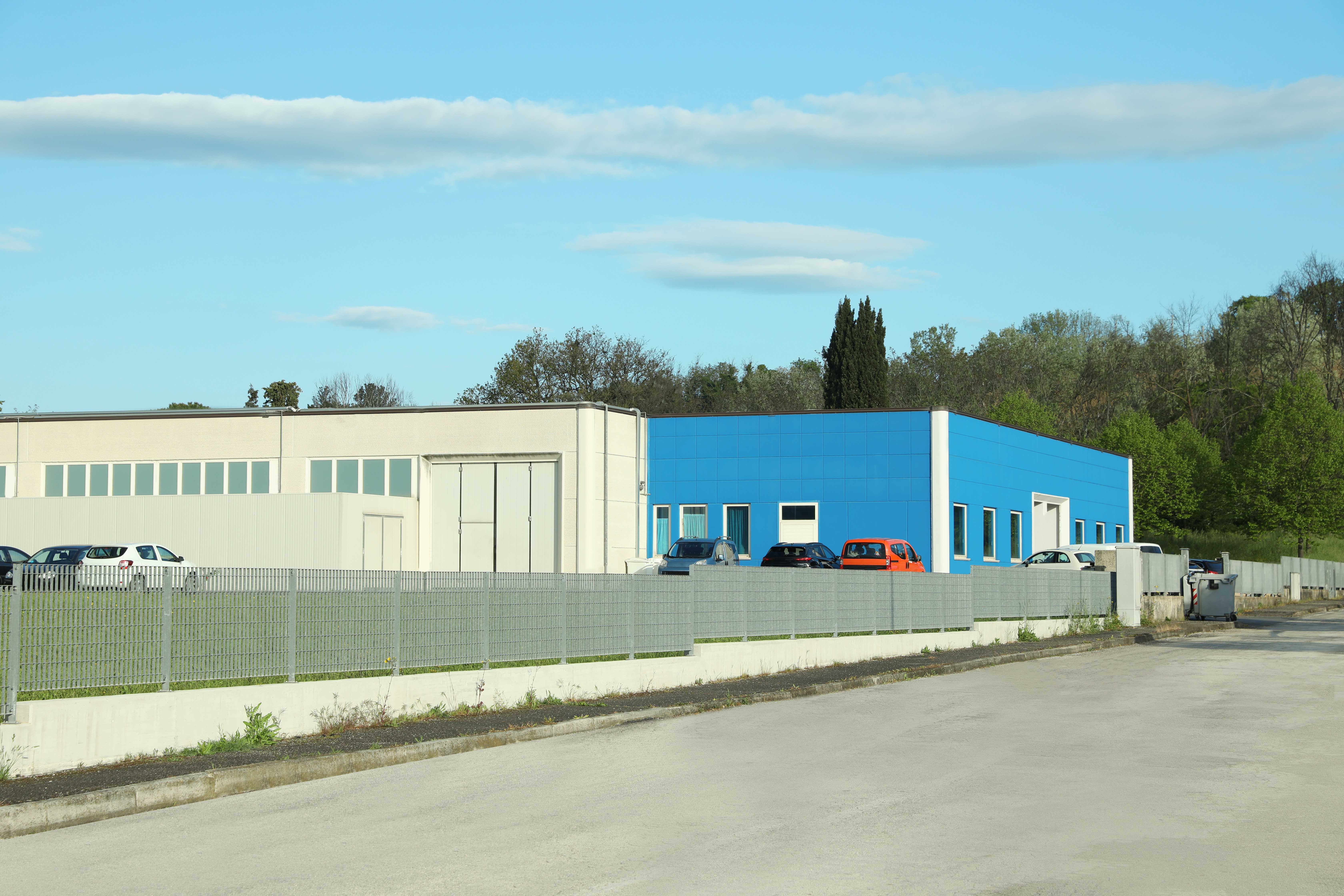 COMMERCIAL FENCING - Professional construction services